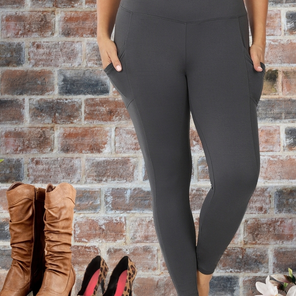 PLUS SIZE BURGUNDY LEGGINGS - Picture 3 of 3